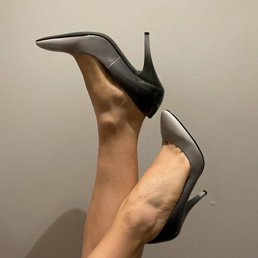 Guess Ombre Patent Pumps -7.5-